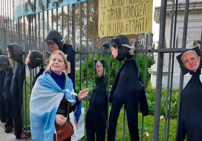 Tractorazo-Munecos455-696x487