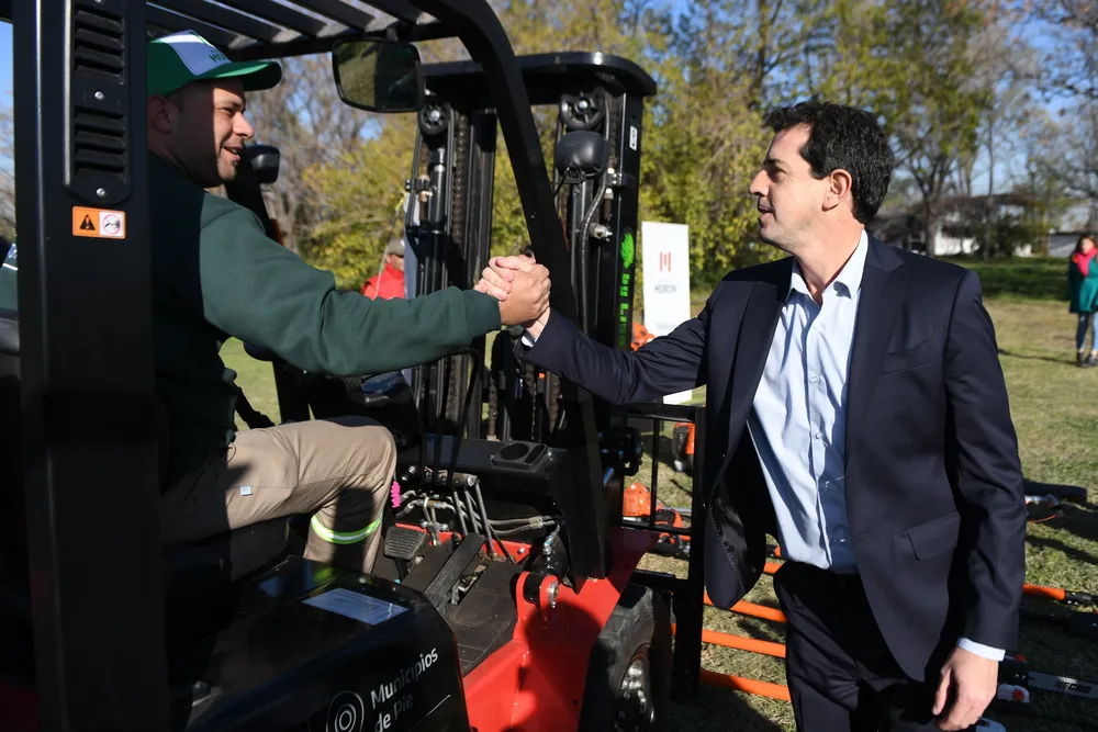 Wado y empleado municipal