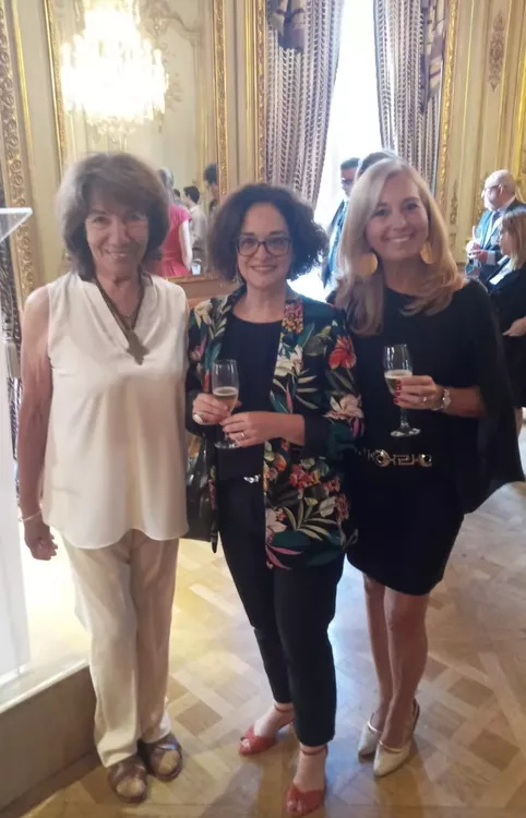 COORDINADORA GENERAL, DIRECTORA Y PRESIDENTE