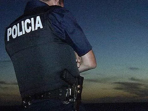policia-arma-espalda@20130406213315
