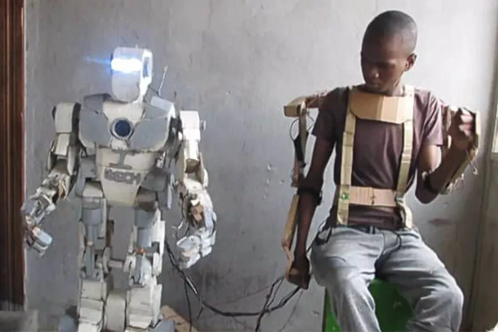 joven-17-anos-robot-basura-itech-nigeria-isah-auwal-barde