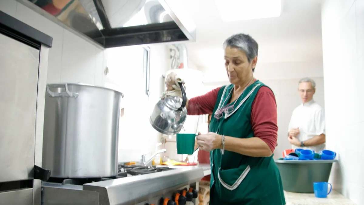 ayudante-cocina-escuelajpg