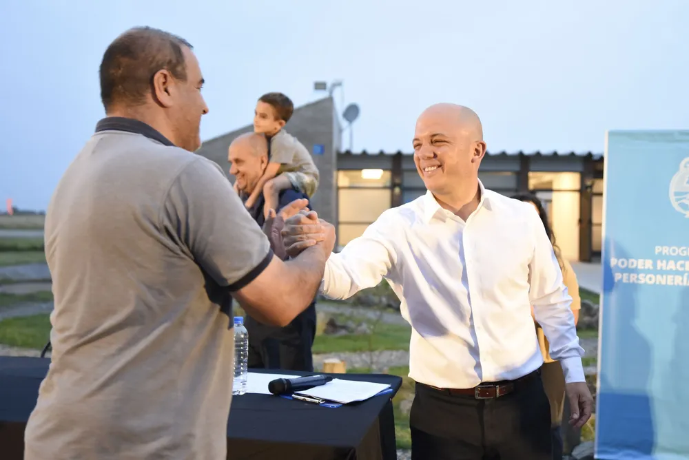 Avelino con Instituciones