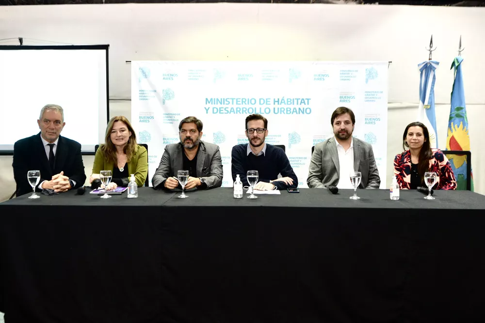 La Provincia licitó la construcción de un barrio de 175 viviendas para La Plata - Funcionarios