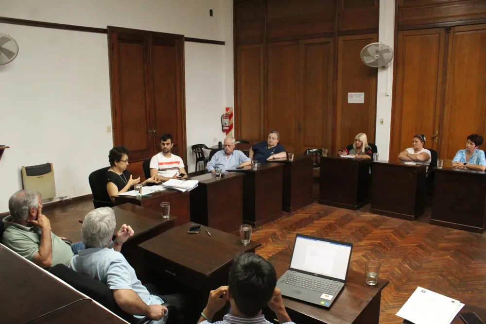 415437897_885919940202292_7001776995616001234_n